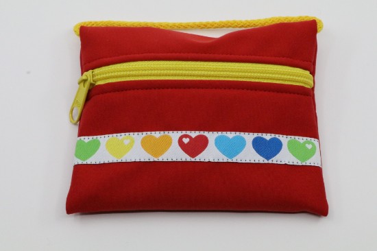 Bild von Softshell-Täschli Herze farbig auf rot