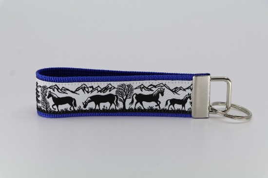 Bild von Schlüsselanhänger Scherenschnitt Pferde auf blau